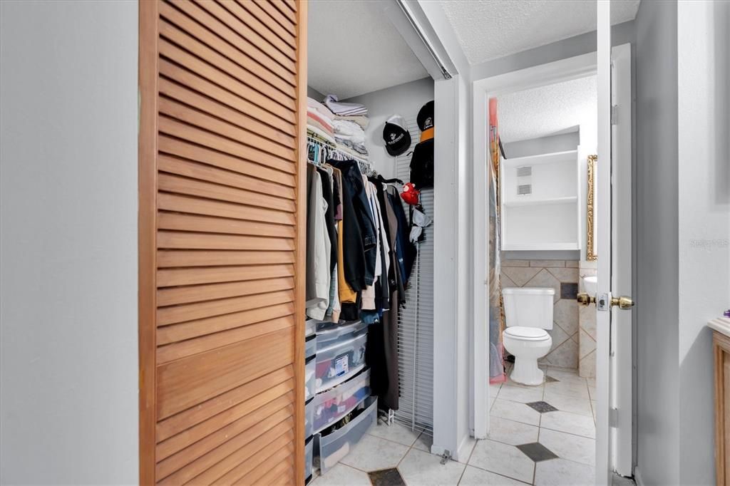 Под контрактом: $129,900 (2 спален, 1 ванн, 1074 Квадратных фут)