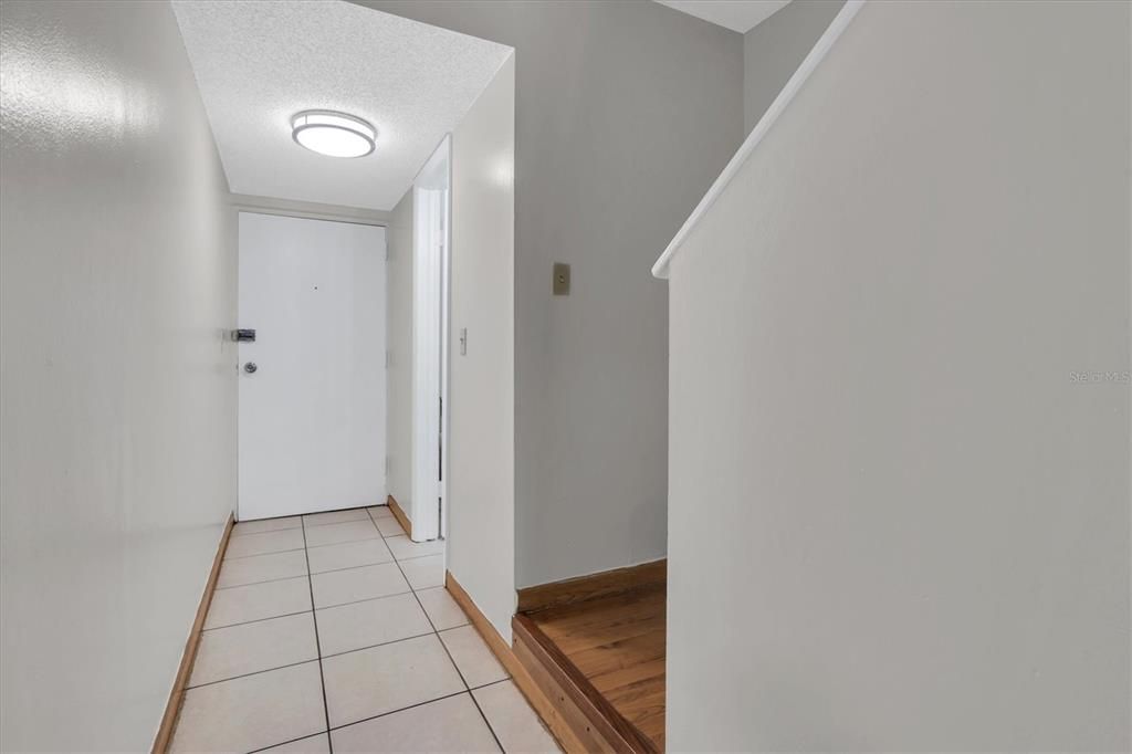 Под контрактом: $129,900 (2 спален, 1 ванн, 1074 Квадратных фут)