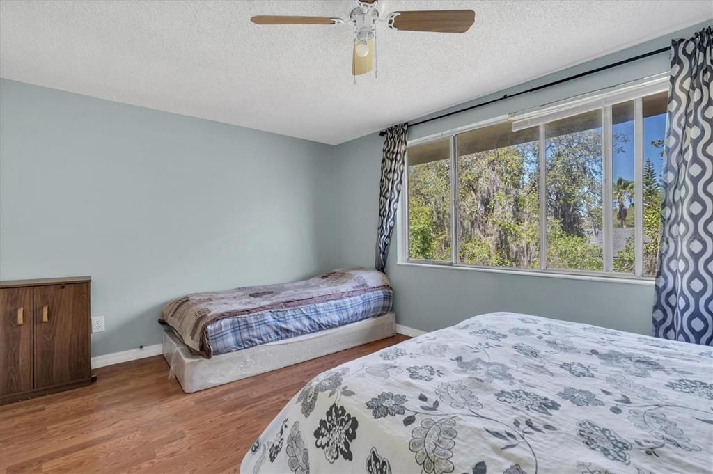 Под контрактом: $129,900 (2 спален, 1 ванн, 1074 Квадратных фут)