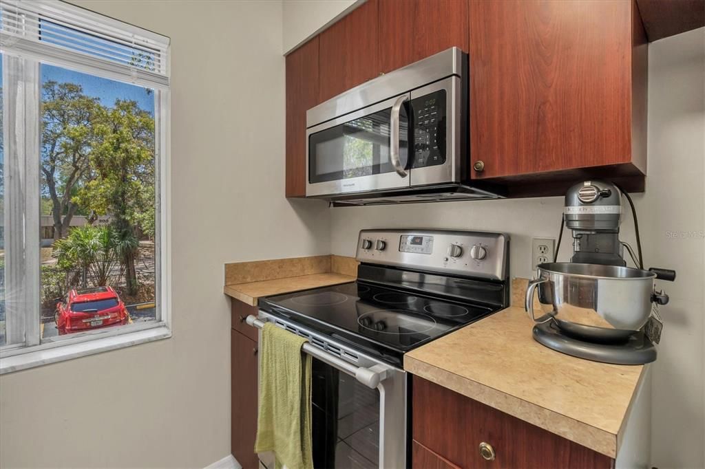 Под контрактом: $129,900 (2 спален, 1 ванн, 1074 Квадратных фут)