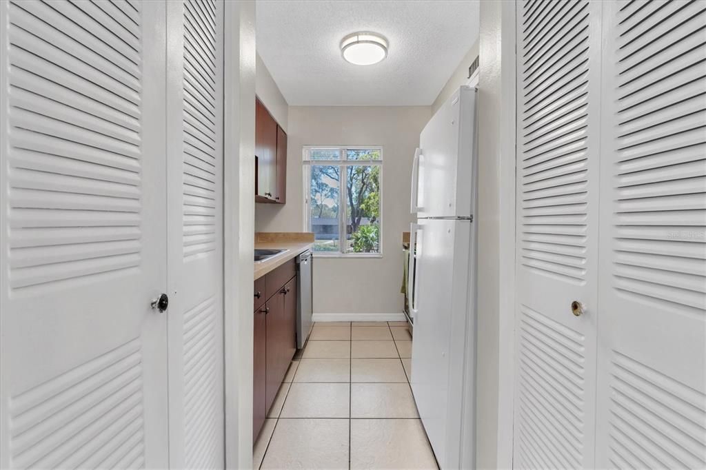 Под контрактом: $129,900 (2 спален, 1 ванн, 1074 Квадратных фут)