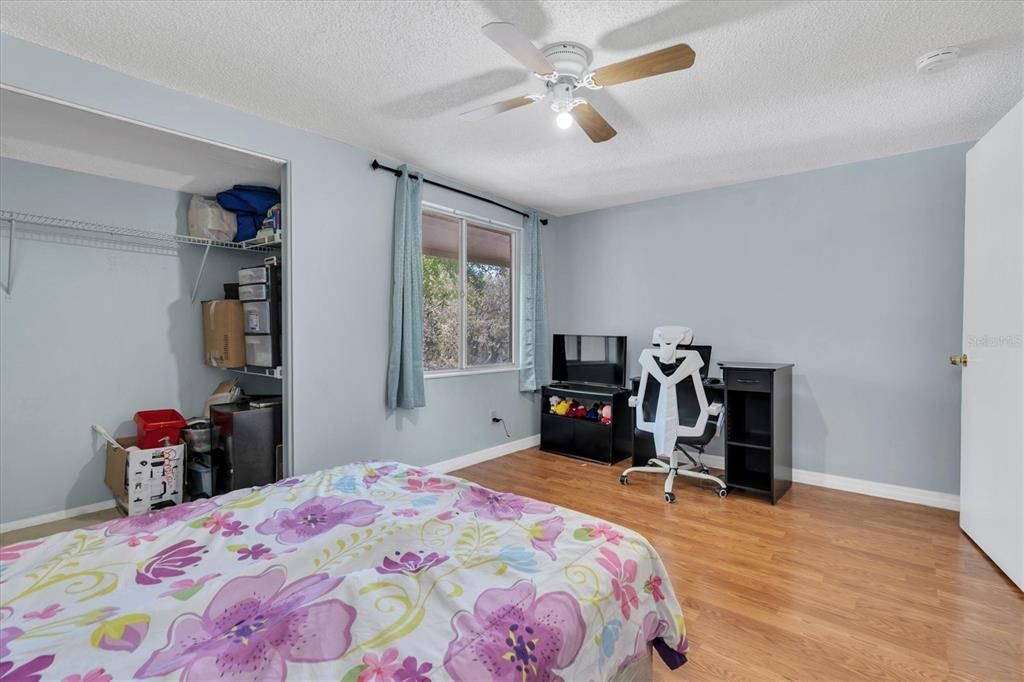 Под контрактом: $129,900 (2 спален, 1 ванн, 1074 Квадратных фут)