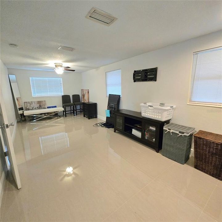 Под контрактом: $385,000 (3 спален, 2 ванн, 1756 Квадратных фут)