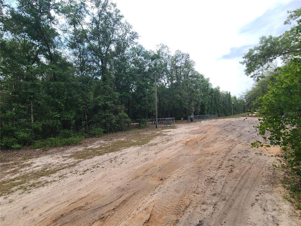 合同活跃: $11,000 (0.34 acres)