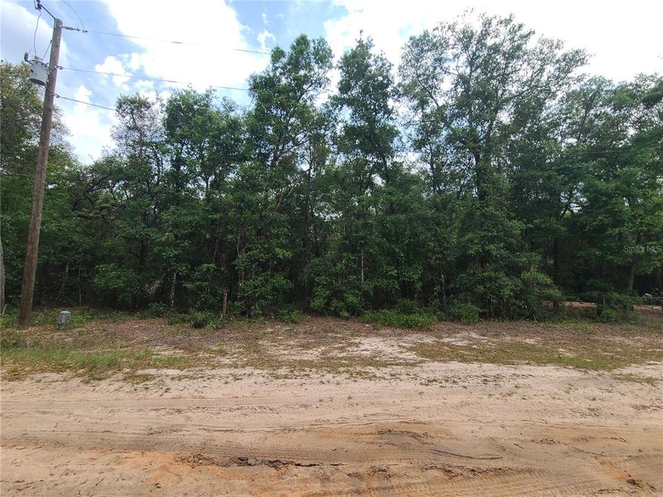 合同活跃: $11,000 (0.34 acres)