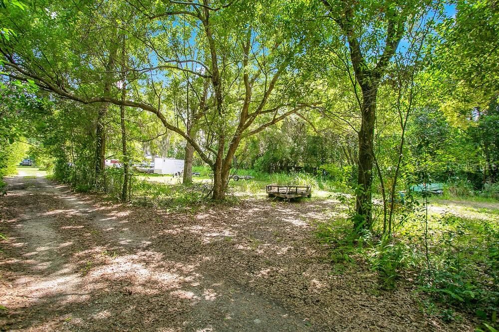 На продажу: $650,000 (2.13 acres)