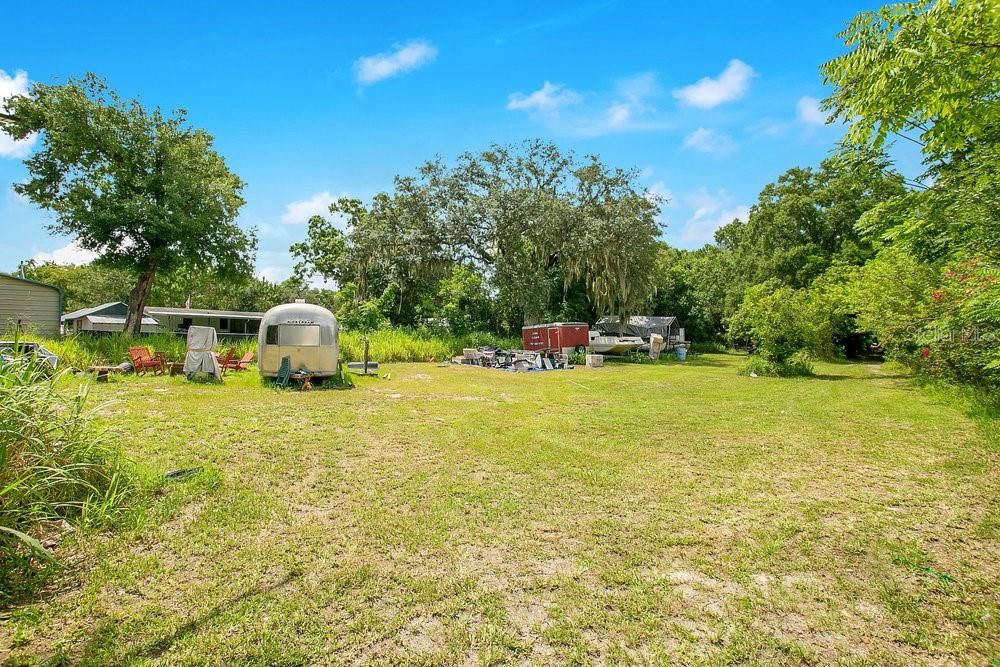 На продажу: $650,000 (2.13 acres)