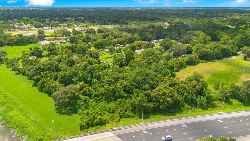 На продажу: $650,000 (2.13 acres)