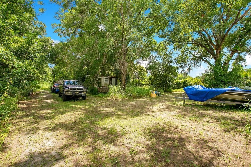 На продажу: $650,000 (2.13 acres)