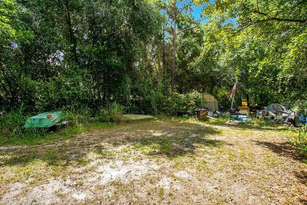 На продажу: $650,000 (2.13 acres)