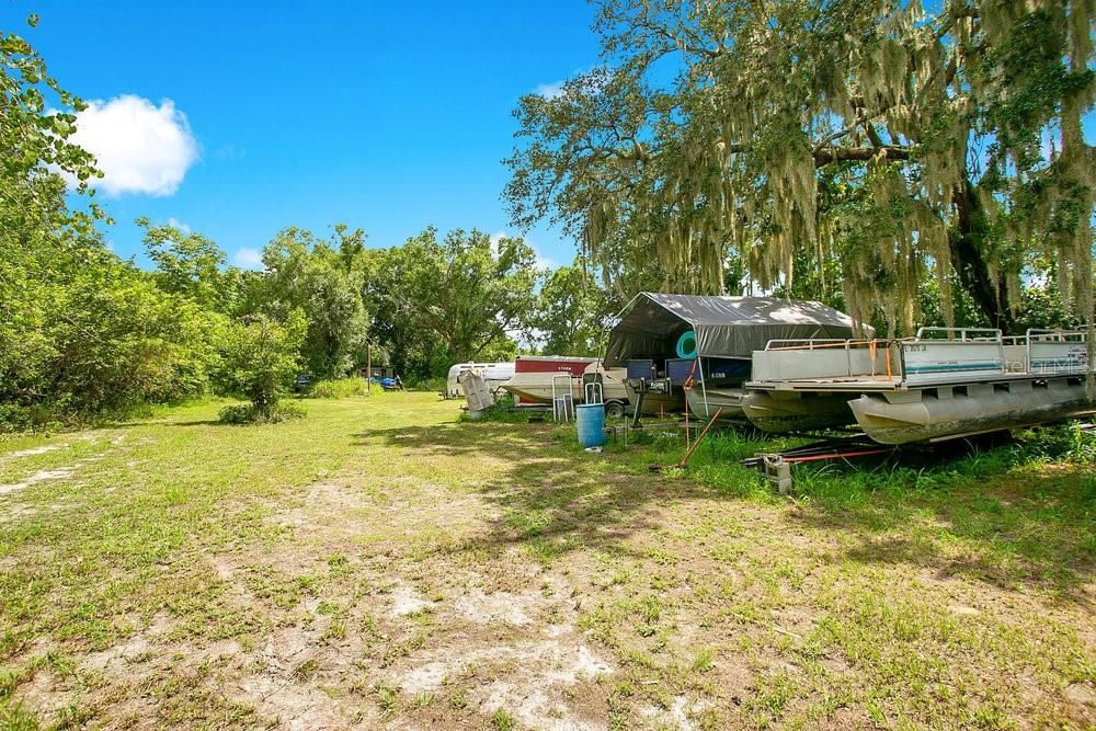 На продажу: $650,000 (2.13 acres)