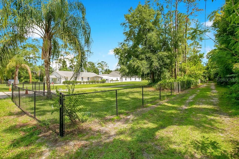 На продажу: $650,000 (2.13 acres)