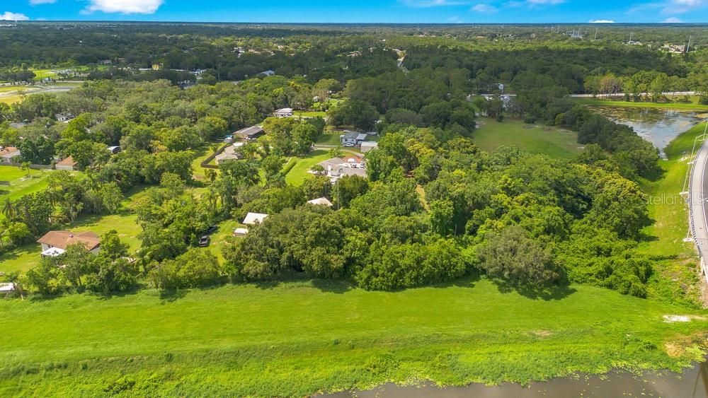 На продажу: $650,000 (2.13 acres)