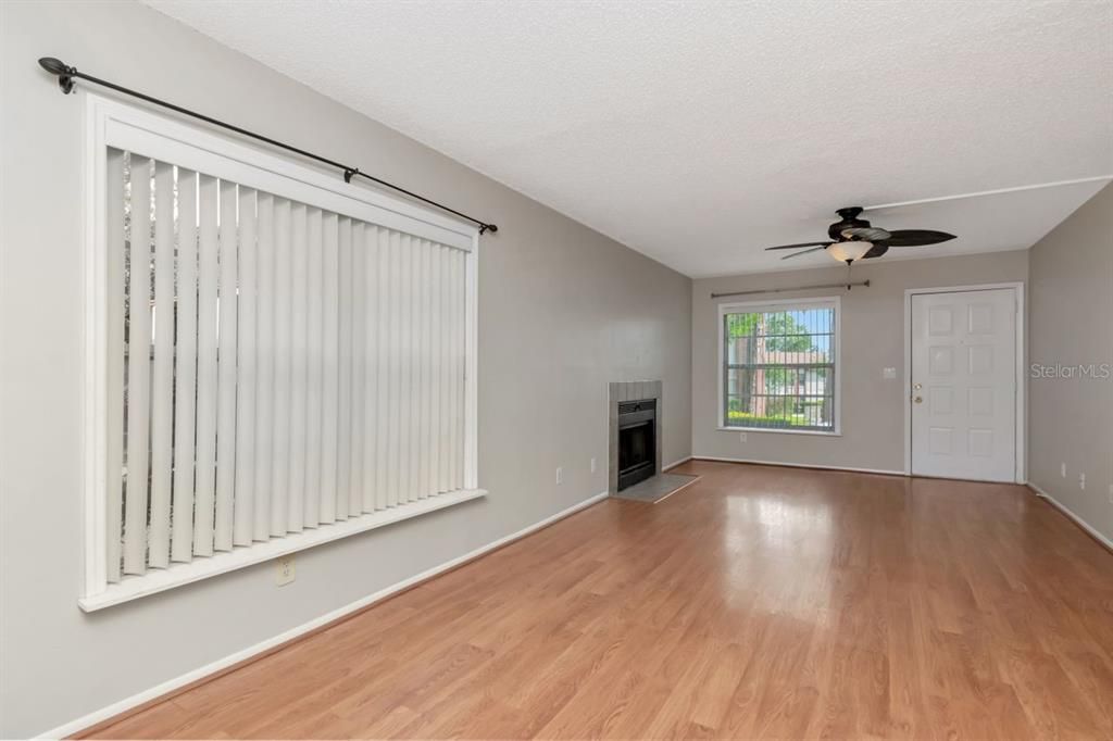 待售: $154,900 (2 贝兹, 2 浴室, 865 平方英尺)