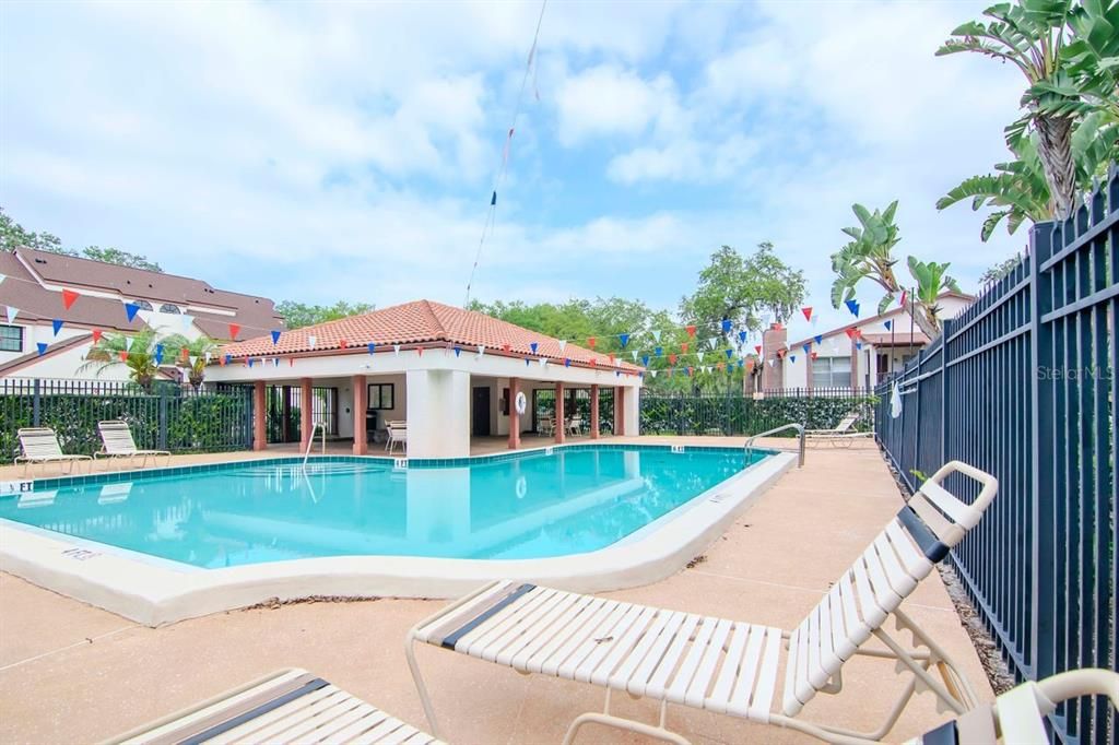 待售: $154,900 (2 贝兹, 2 浴室, 865 平方英尺)