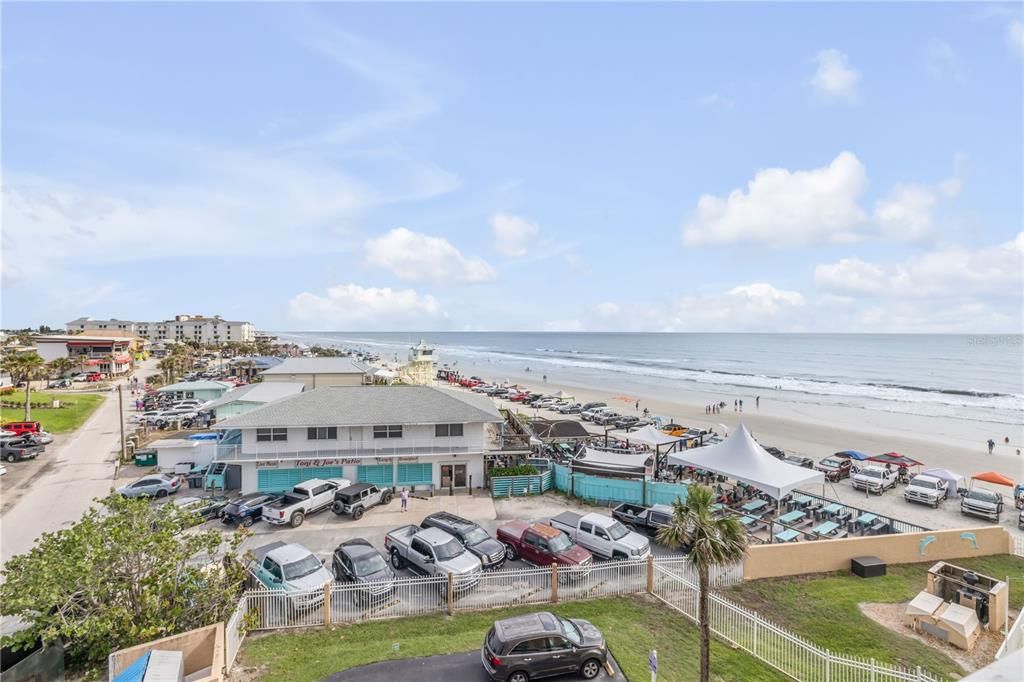 合同活跃: $579,000 (2 贝兹, 2 浴室, 891 平方英尺)