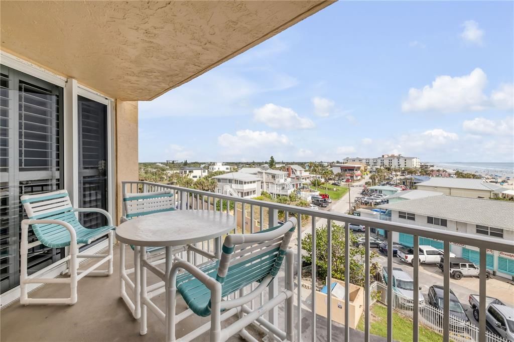 合同活跃: $579,000 (2 贝兹, 2 浴室, 891 平方英尺)