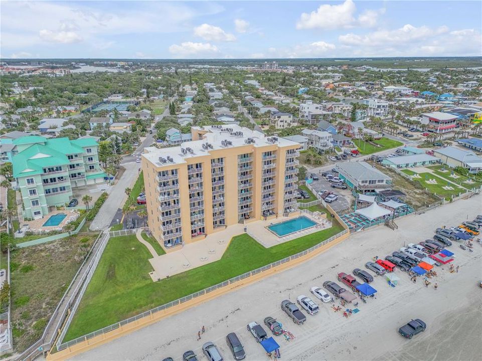 合同活跃: $579,000 (2 贝兹, 2 浴室, 891 平方英尺)