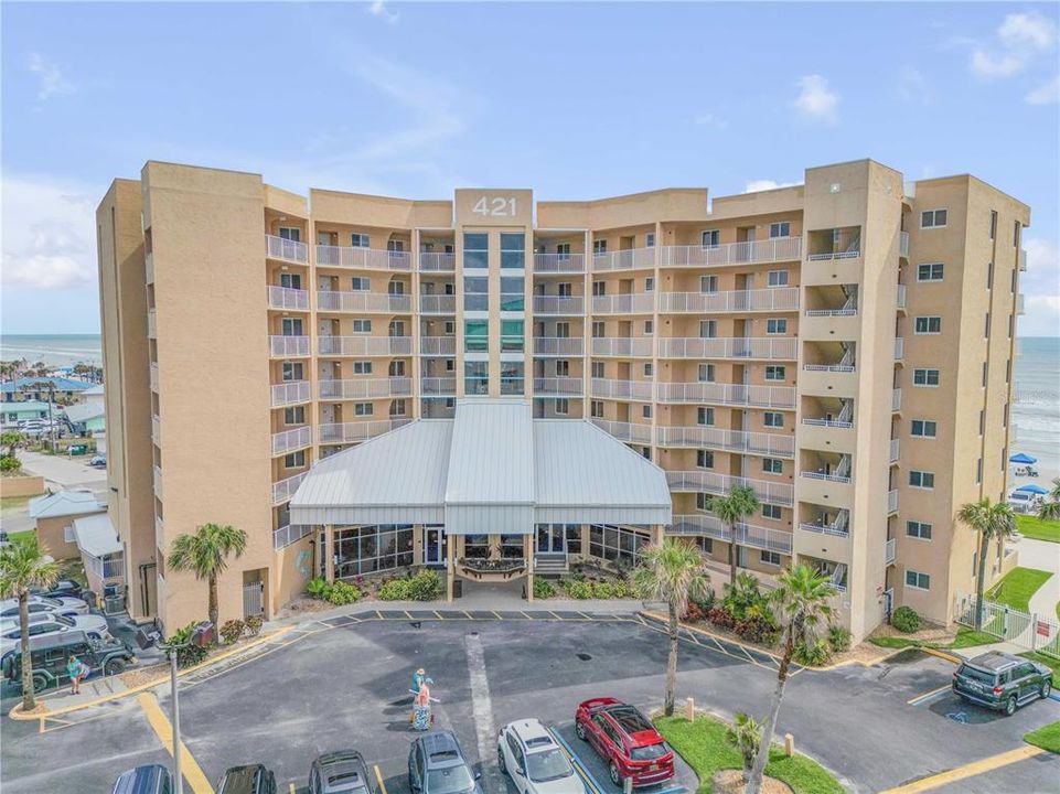 合同活跃: $579,000 (2 贝兹, 2 浴室, 891 平方英尺)