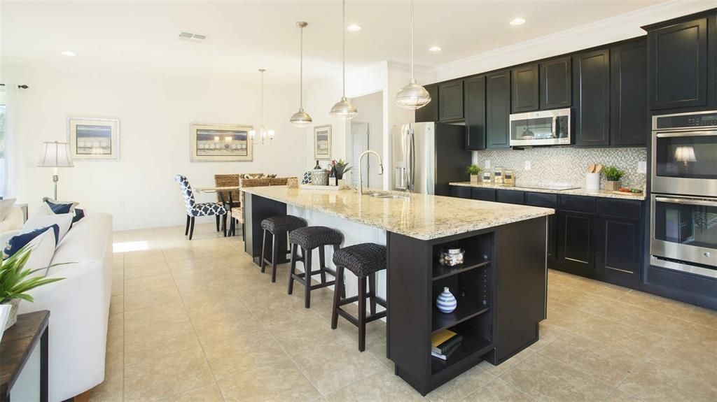 Activo con contrato: $349,900 (3 camas, 2 baños, 2066 Pies cuadrados)