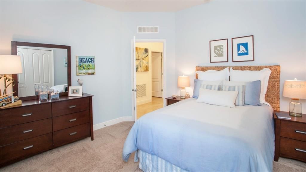 Activo con contrato: $349,900 (3 camas, 2 baños, 2066 Pies cuadrados)