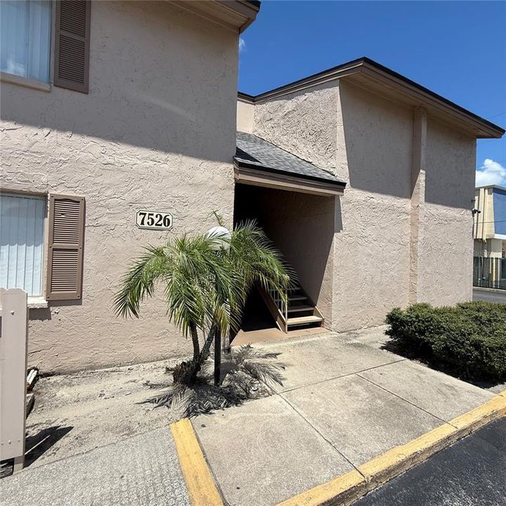 合同活跃: $98,000 (1 贝兹, 1 浴室, 707 平方英尺)