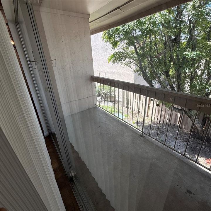 合同活跃: $98,000 (1 贝兹, 1 浴室, 707 平方英尺)