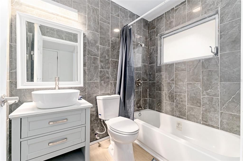 En Venta: $739,000 (3 camas, 3 baños, 2252 Pies cuadrados)