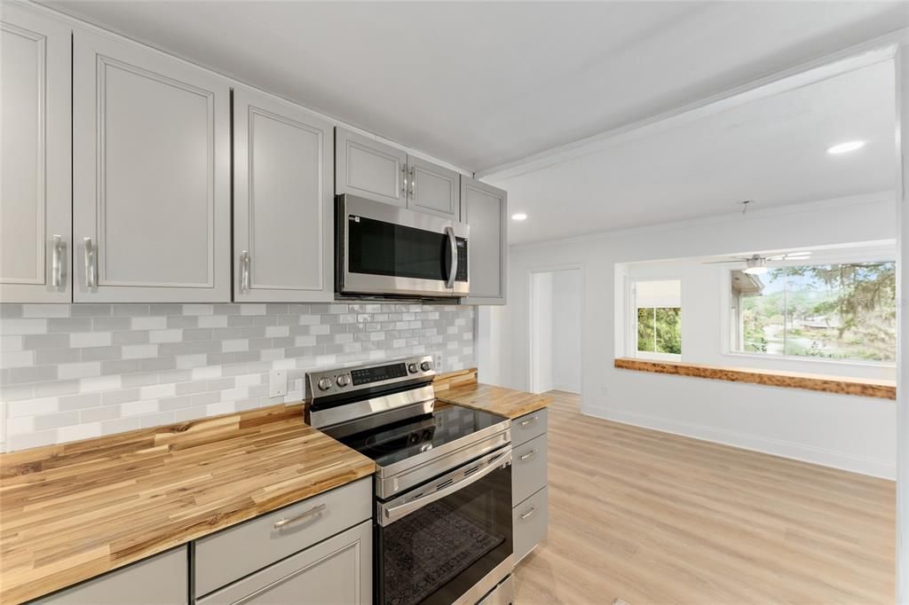 En Venta: $739,000 (3 camas, 3 baños, 2252 Pies cuadrados)