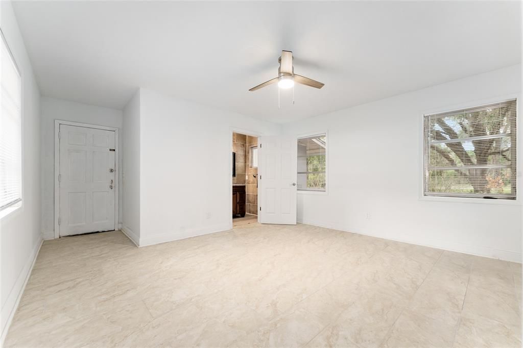 En Venta: $739,000 (3 camas, 3 baños, 2252 Pies cuadrados)