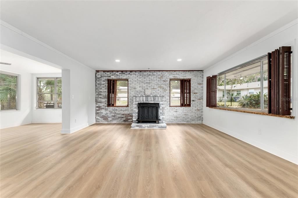 En Venta: $739,000 (3 camas, 3 baños, 2252 Pies cuadrados)