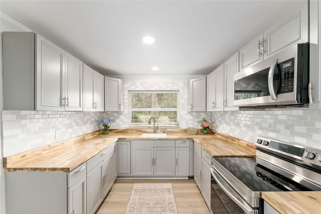 En Venta: $739,000 (3 camas, 3 baños, 2252 Pies cuadrados)