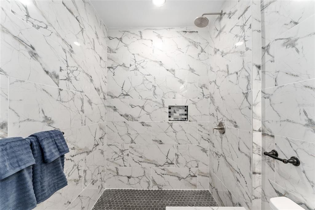 En Venta: $739,000 (3 camas, 3 baños, 2252 Pies cuadrados)