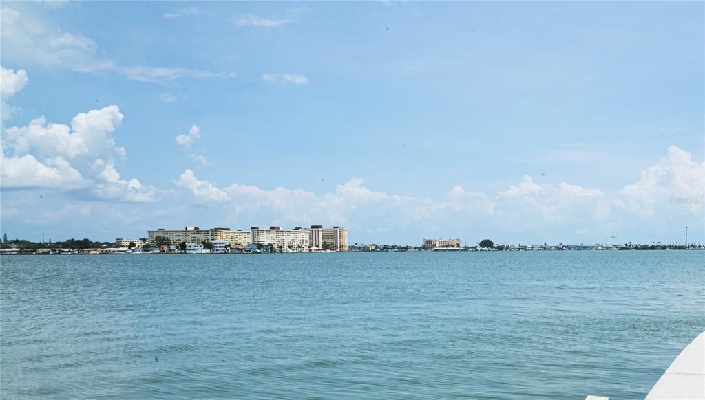 На продажу: $1,195,000 (0.18 acres)