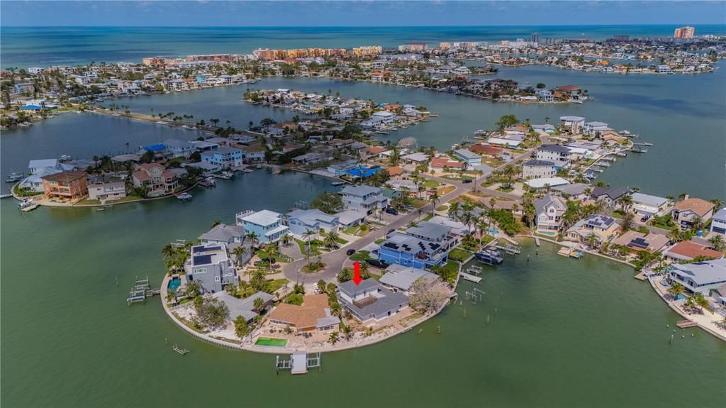 На продажу: $1,195,000 (0.18 acres)