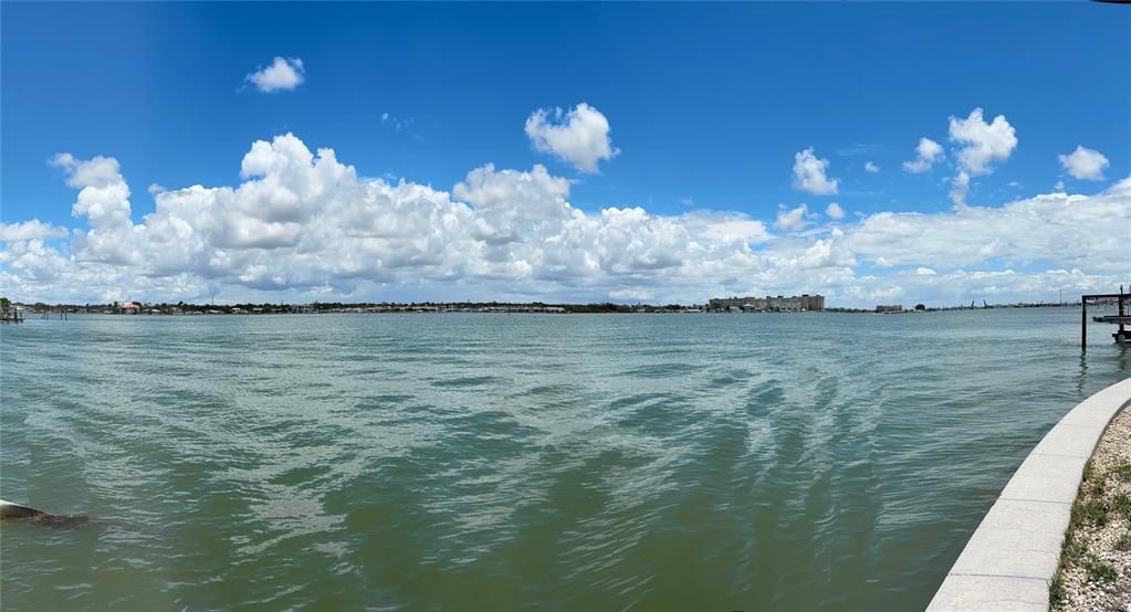 На продажу: $1,195,000 (0.18 acres)