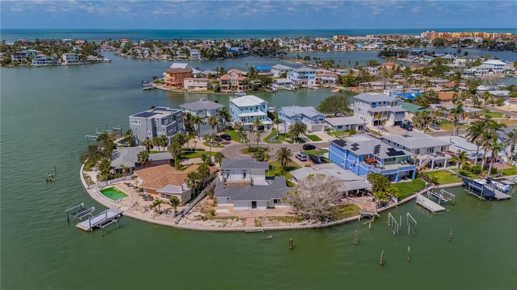 На продажу: $1,195,000 (0.18 acres)