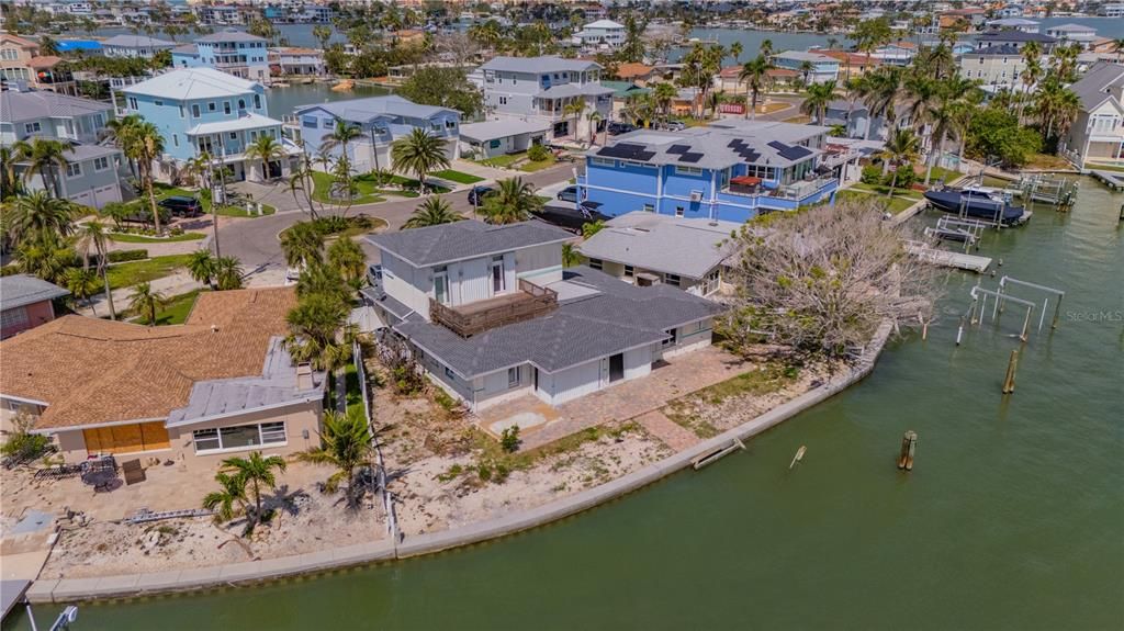 На продажу: $1,195,000 (0.18 acres)