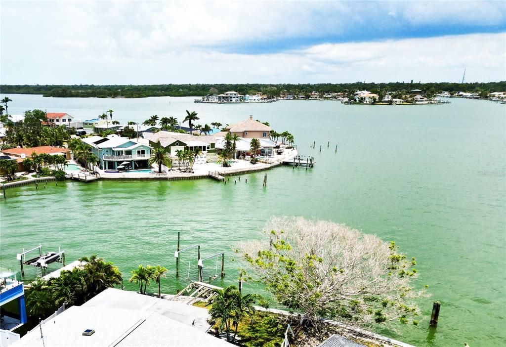 На продажу: $1,195,000 (0.18 acres)