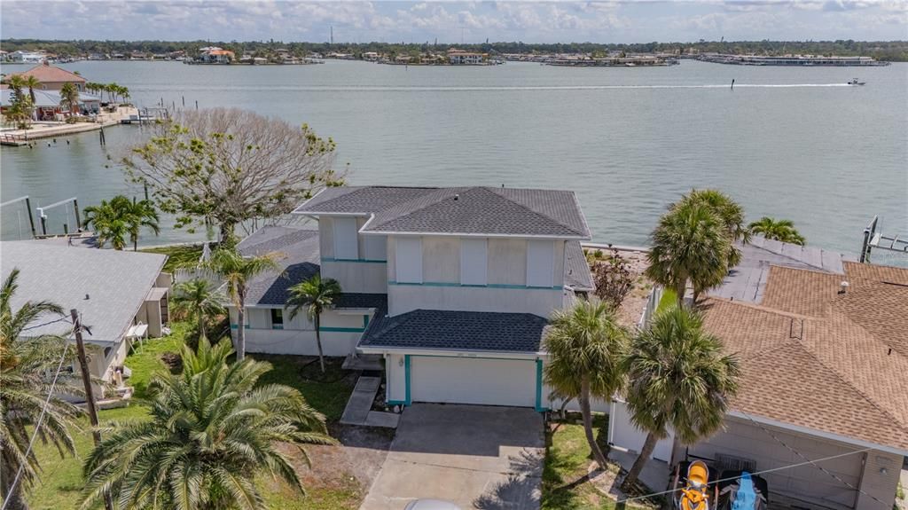 На продажу: $1,195,000 (0.18 acres)