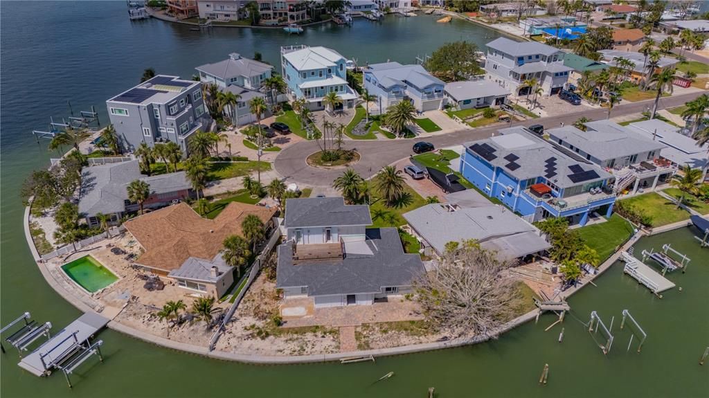 На продажу: $1,195,000 (0.18 acres)