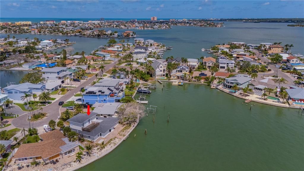 На продажу: $1,195,000 (0.18 acres)