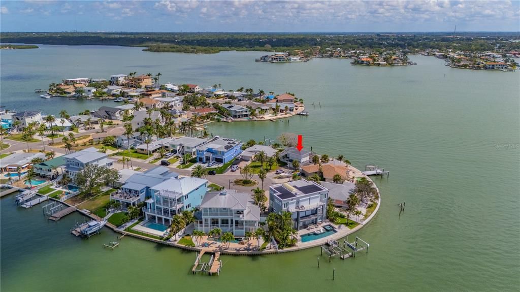 На продажу: $1,195,000 (0.18 acres)