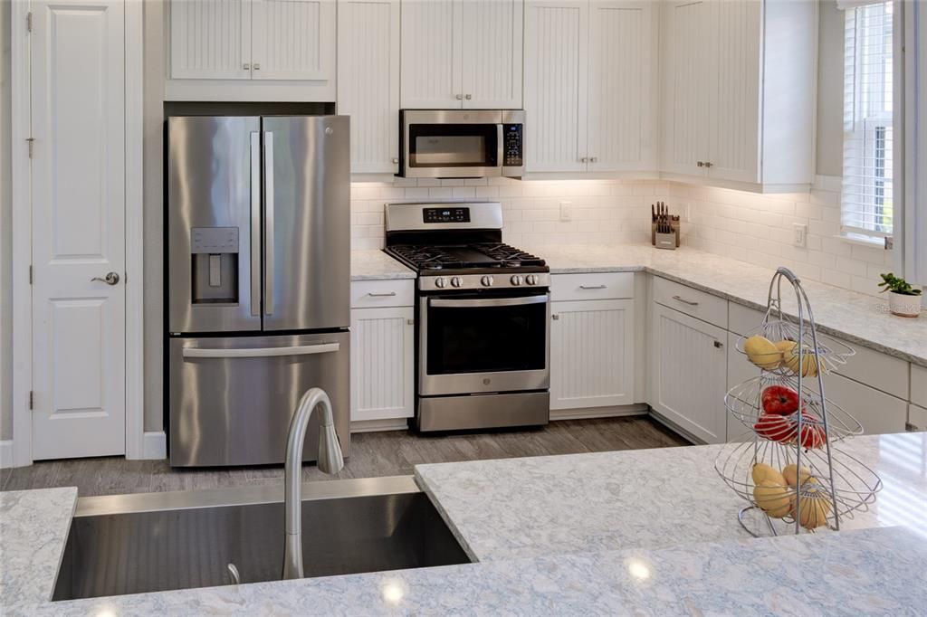 Под контрактом: $679,000 (3 спален, 2 ванн, 1918 Квадратных фут)