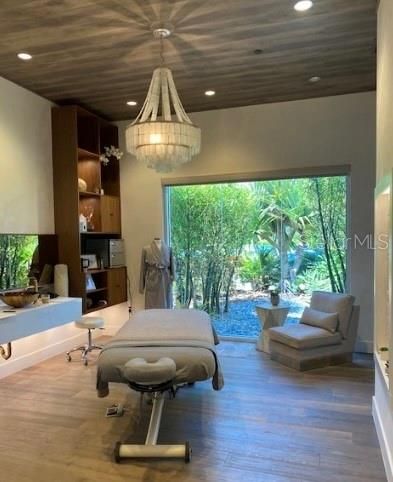 Под контрактом: $679,000 (3 спален, 2 ванн, 1918 Квадратных фут)