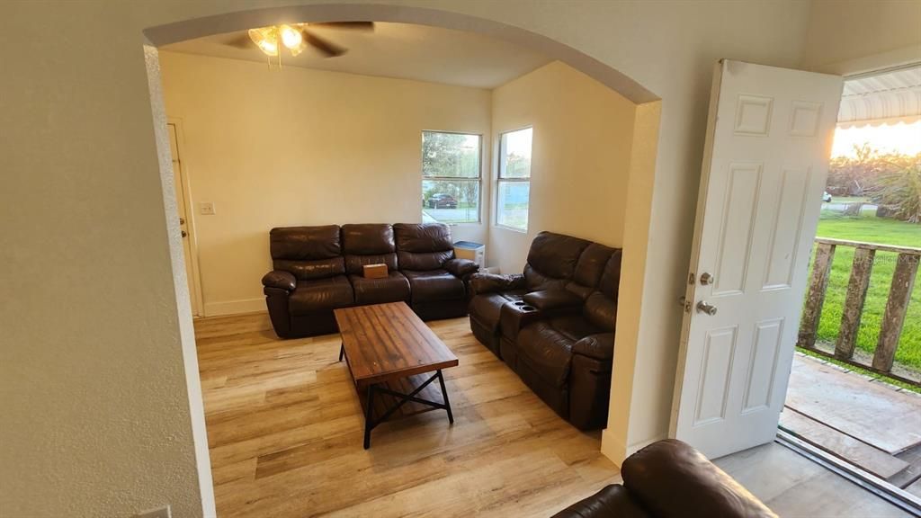 En Venta: $149,990 (4 camas, 2 baños, 1774 Pies cuadrados)