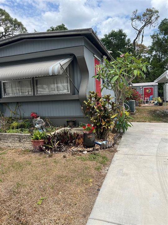 For Sale: $57,000 (2 beds, 1 baths, 732 Square Feet)