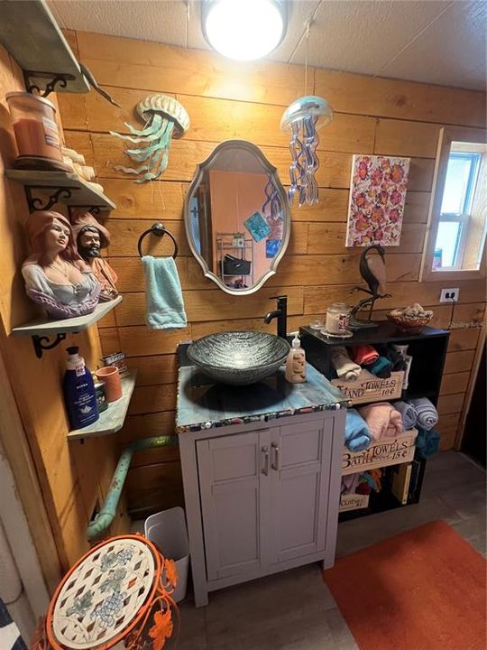 For Sale: $57,000 (2 beds, 1 baths, 732 Square Feet)