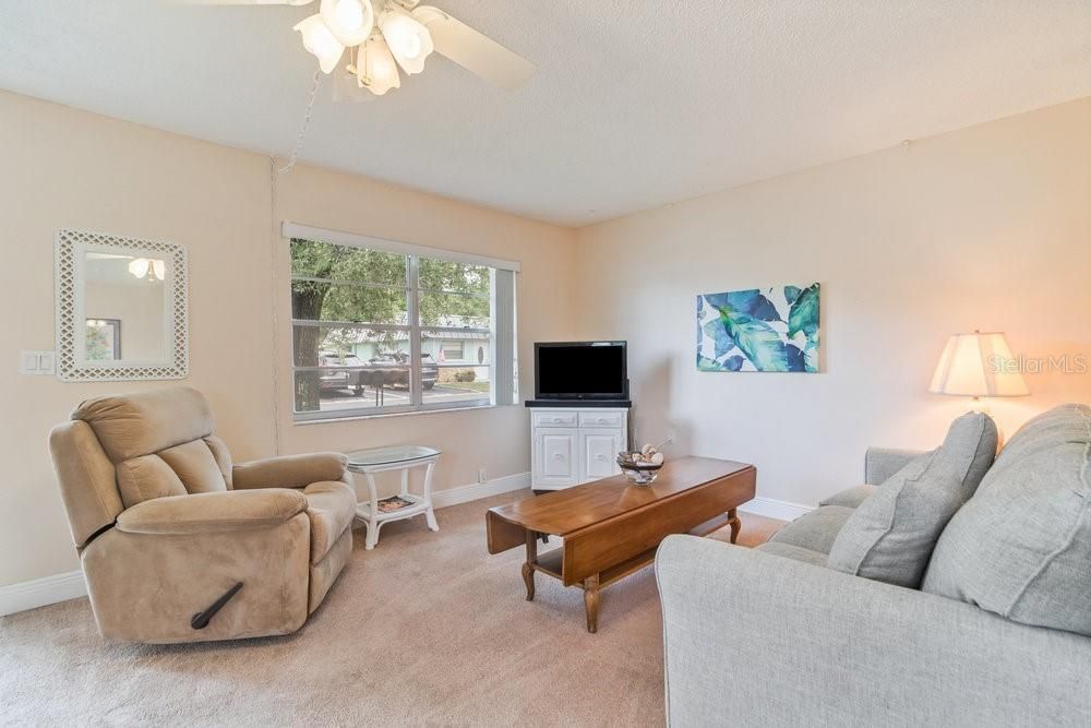 На продажу: $99,999 (1 спален, 1 ванн, 779 Квадратных фут)