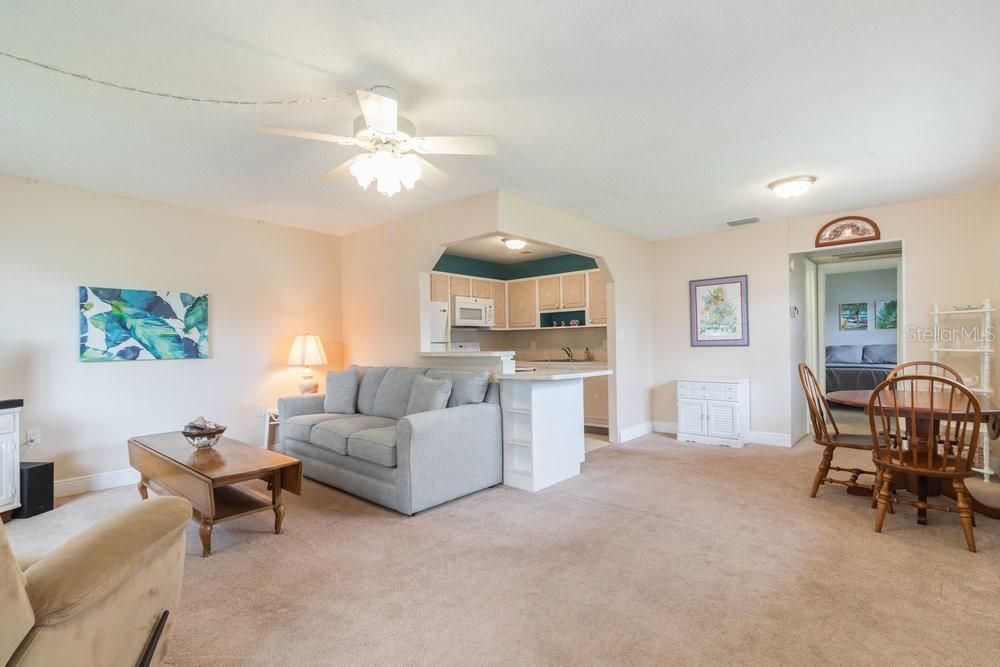 На продажу: $99,999 (1 спален, 1 ванн, 779 Квадратных фут)